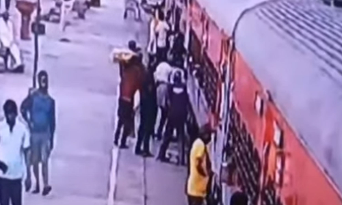 മലാപ്പറമ്പ് സൈനിക സ്കൂളിൽ നിന്ന് കാണാതായ 13കാരനെ കണ്ടെത്തി മലാപ്പറമ്പ് സൈനിക സ്കൂളിൽ നിന്ന് കാണാതായ 13കാരനെ കണ്ടെത്തി