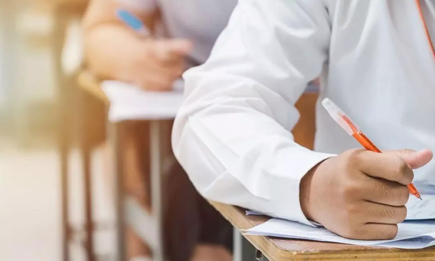 കേരള സർവകലാശാലയിൽ ഉത്തരക്കടലാസ് നഷ്ടപ്പെട്ട സംഭവം; എംബിഎ പരീക്ഷ വീണ്ടും നടത്തും കേരള സർവകലാശാലയിൽ ഉത്തരക്കടലാസ് നഷ്ടപ്പെട്ട സംഭവം; എംബിഎ പരീക്ഷ വീണ്ടും നടത്തും