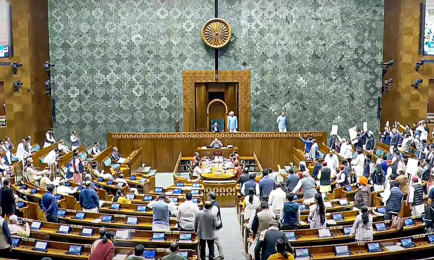 എമ്പുരാൻ രാജ്യസഭയിൽ അവതരിപ്പിച്ച് ബ്രിട്ടാസ്; സിനിമ ക്രിസ്ത്യാനികൾക്കെതിരെന്ന് ജോർജ് കുര്യൻ