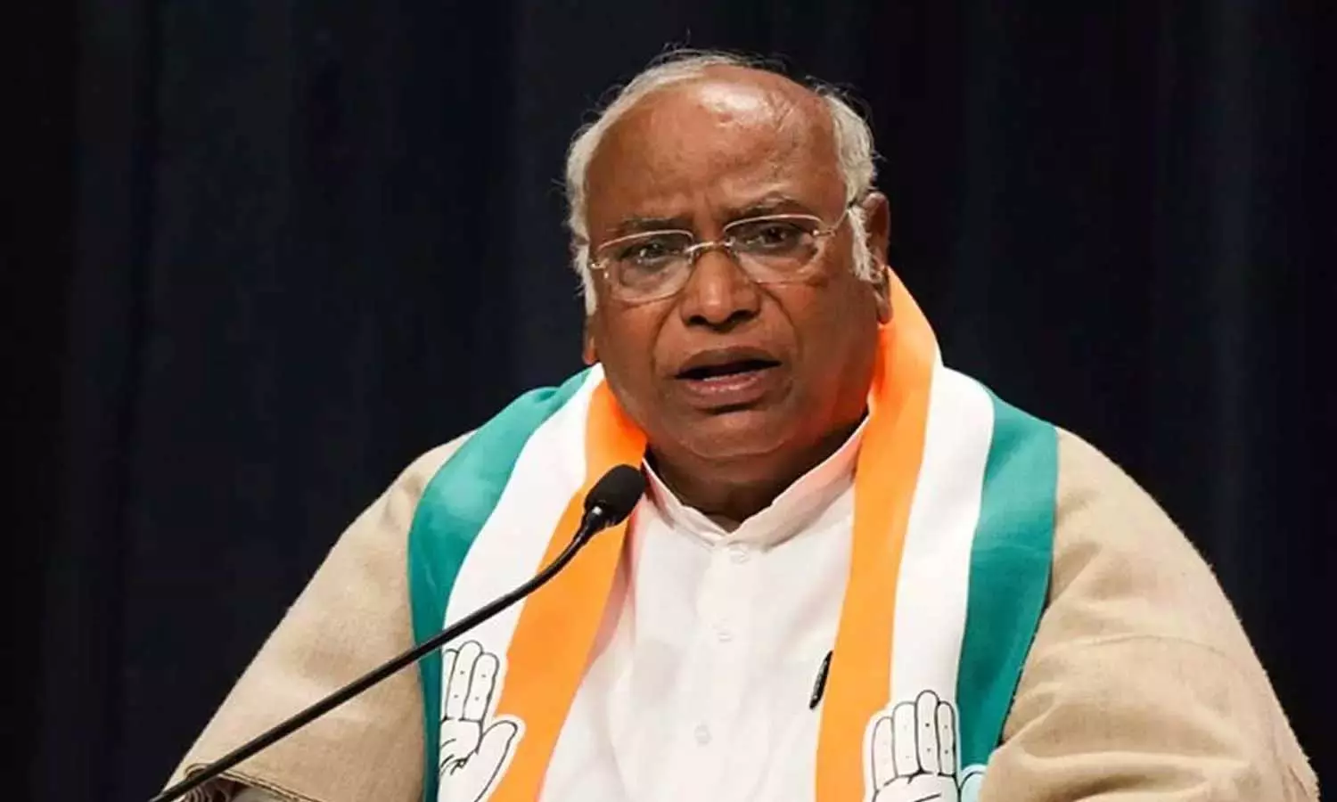 മോദി സർക്കാരിന്റെ വഖഫ് ഭേദഗതി ബിൽ നഗ്നമായ ഭരണഘടനാ ലംഘനം: മല്ലികാർജുൻ ഖാർഗെ