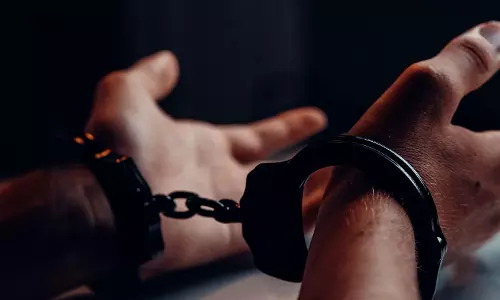 പെരിന്തൽമണ്ണയിൽ പച്ചക്കറിക്കടയിൽ നിന്ന് കഞ്ചാവും തോക്കും പിടികൂടി