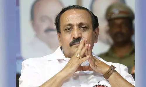 MK Raghavan protest in front of Calicut NIT