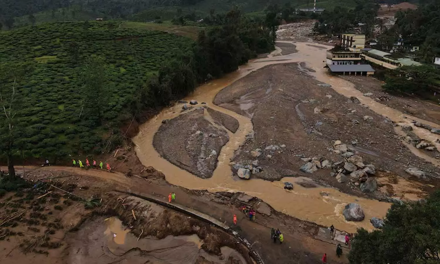 strict controls will continue in Mundakkai disaster areas