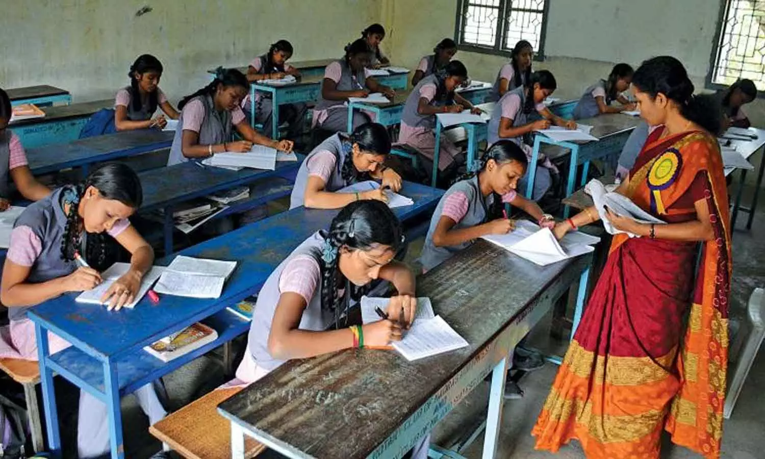 സ്കൂളിൻ്റെ അക്കാദമിക് അന്തരീഷത്തെ തകർക്കുന്നു; പാലാ അന്തിനാട് ഗവൺമെന്റ് യുപി സ്കൂളിലേ ഏഴ് അധ്യാപകരെ സ്ഥലംമാറ്റി