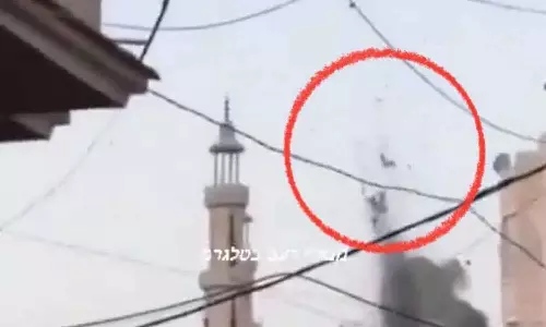 അവ ഗസ്സയുടെ ആകാശത്ത് പറക്കുന്ന പക്ഷികളല്ല, സ്ത്രീകളുടെയും കുട്ടികളുടെയും മൃതദേഹങ്ങളാണ്; ഇസ്രായേൽ ആക്രമണത്തിന്റെ ഭീകരത തുറന്നുകാട്ടി ദൃശ്യങ്ങൾ