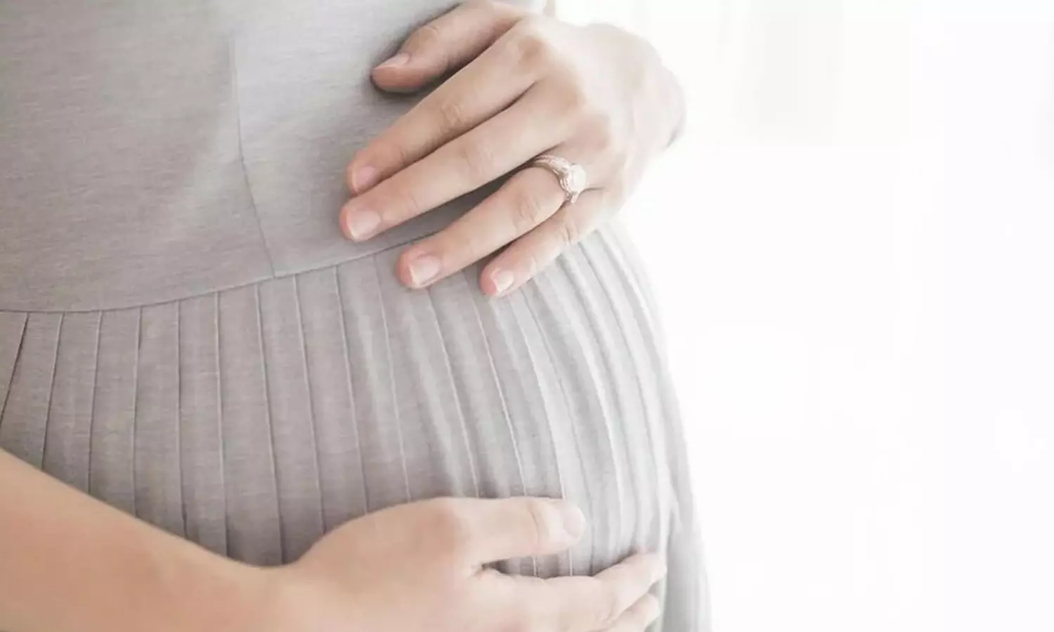 മലപ്പുറത്ത് വീട്ടിൽ പ്രസവിച്ചതിന് പിന്നാലെ യുവതി മരിച്ചു മലപ്പുറത്ത് വീട്ടിൽ പ്രസവിച്ചതിന് പിന്നാലെ യുവതി മരിച്ചു