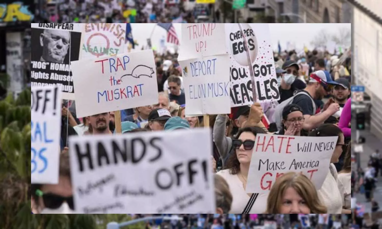 അയാള് ഒരു ഭ്രാന്തന്: ട്രംപിനെതിരെ യുഎസില് വ്യാപക പ്രതിഷേധം അയാള് ഒരു ഭ്രാന്തന്: ട്രംപിനെതിരെ യുഎസില് വ്യാപക പ്രതിഷേധം