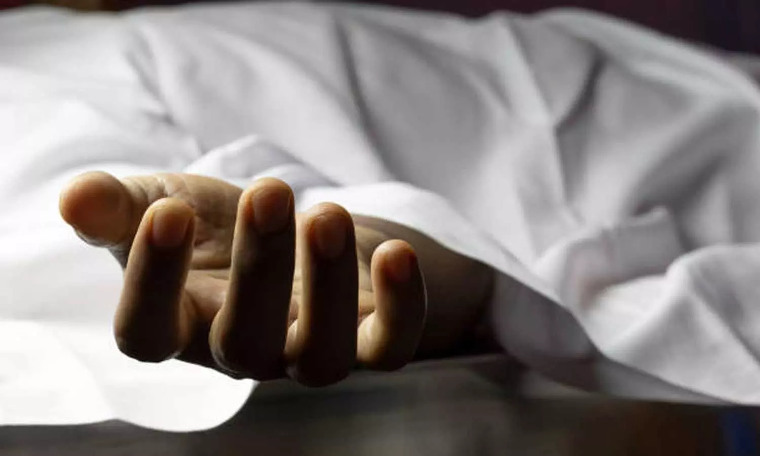 തിരുവനന്തപുരത്ത് റോഡരികിൽ കിടന്ന ഓട്ടോയിൽ യുവാവ് മരിച്ച നിലയിൽ തിരുവനന്തപുരത്ത് റോഡരികിൽ കിടന്ന ഓട്ടോയിൽ യുവാവ് മരിച്ച നിലയിൽ