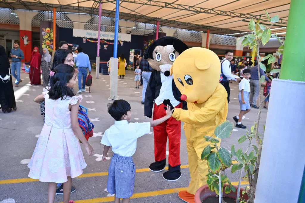 പുതിയ അധ്യയന വർഷത്തിന് തുടക്കം; ഒമാനിൽ ഇന്ത്യൻ സ്കൂൾ തുറന്നു പുതിയ അധ്യയന വർഷത്തിന് തുടക്കം; ഒമാനിൽ ഇന്ത്യൻ സ്കൂൾ തുറന്നു