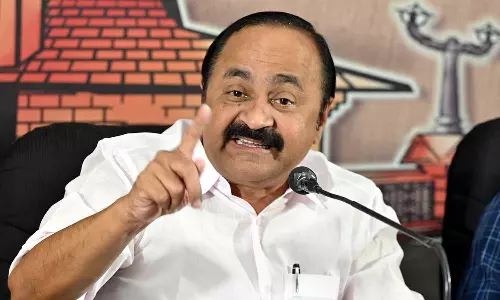 പിണറായി വിജയന്റെയും പ്രകാശ് കാരാട്ടിന്റെയും ദൂഷിത വലയത്തിൽ എം.എ ബേബി പെടരുത്; വി.ഡി സതീശൻ