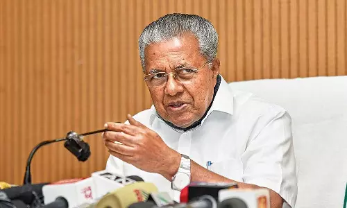 വഖഫ് ബിൽ ഒരു വിഭാഗത്തെ മാത്രം ലക്ഷ്യമിട്ടുള്ളതല്ല, അജണ്ടയുടെ ഭാഗം: മുഖ്യമന്ത്രി പിണറായി വിജയൻ വഖഫ് ബിൽ ഒരു വിഭാഗത്തെ മാത്രം ലക്ഷ്യമിട്ടുള്ളതല്ല, അജണ്ടയുടെ ഭാഗം: മുഖ്യമന്ത്രി പിണറായി വിജയൻ