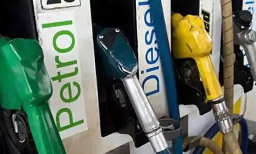 പെട്രോളിന്റെയും ഡീസലിന്റെയും എക്‌സൈസ് തീരുവ കൂട്ടി കേന്ദ്രസർക്കാർ