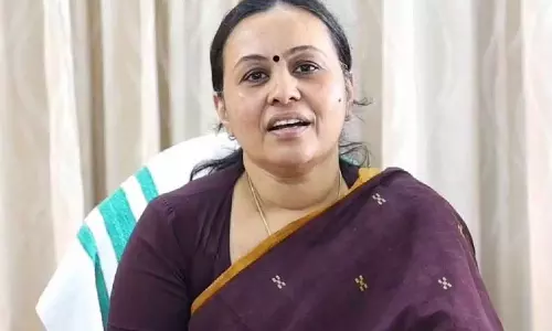 വീട്ടിലെ പ്രസവം: രക്തം വാര്ന്ന് യുവതി മരിച്ചത് മനപൂര്വമുള്ള നരഹത്യക്ക് തുല്യമെന്ന് മന്ത്രി വീണാ ജോര്ജ് വീട്ടിലെ പ്രസവം: രക്തം വാര്ന്ന് യുവതി മരിച്ചത് മനപൂര്വമുള്ള നരഹത്യക്ക് തുല്യമെന്ന് മന്ത്രി വീണാ ജോര്ജ്