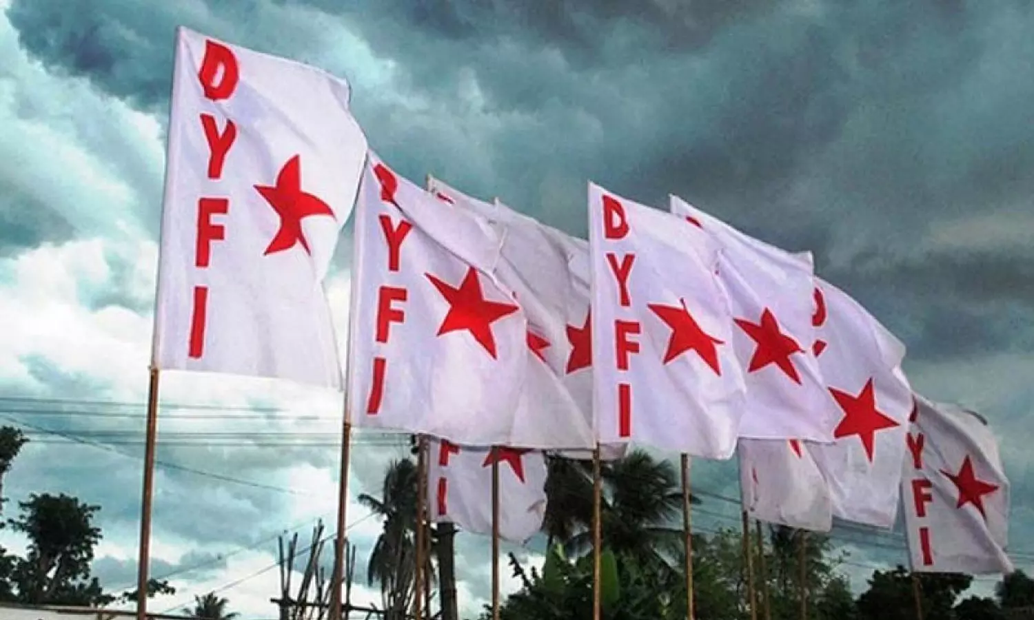 വീട്ടിലെ പ്രസവം; കുറ്റക്കാർക്കെതിരെ നടപടി വേണമെന്ന് ഡിവൈഎഫ്ഐ വീട്ടിലെ പ്രസവം; കുറ്റക്കാർക്കെതിരെ നടപടി വേണമെന്ന് ഡിവൈഎഫ്ഐ