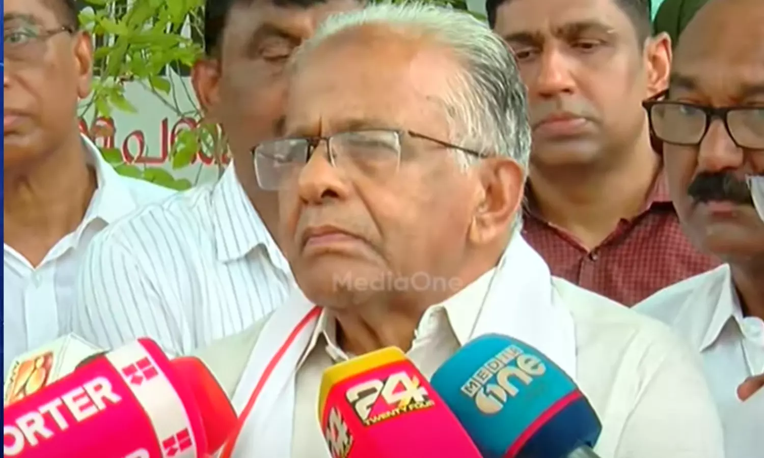 വെള്ളാപ്പള്ളിക്കെതിരെ കേസെടുക്കാതെ എൽഡിഎഫ് ഒളിച്ചുകളിക്കുന്നു; ഇ.ടി മുഹമ്മദ് ബഷീർ വെള്ളാപ്പള്ളിക്കെതിരെ കേസെടുക്കാതെ എൽഡിഎഫ് ഒളിച്ചുകളിക്കുന്നു; ഇ.ടി മുഹമ്മദ് ബഷീർ