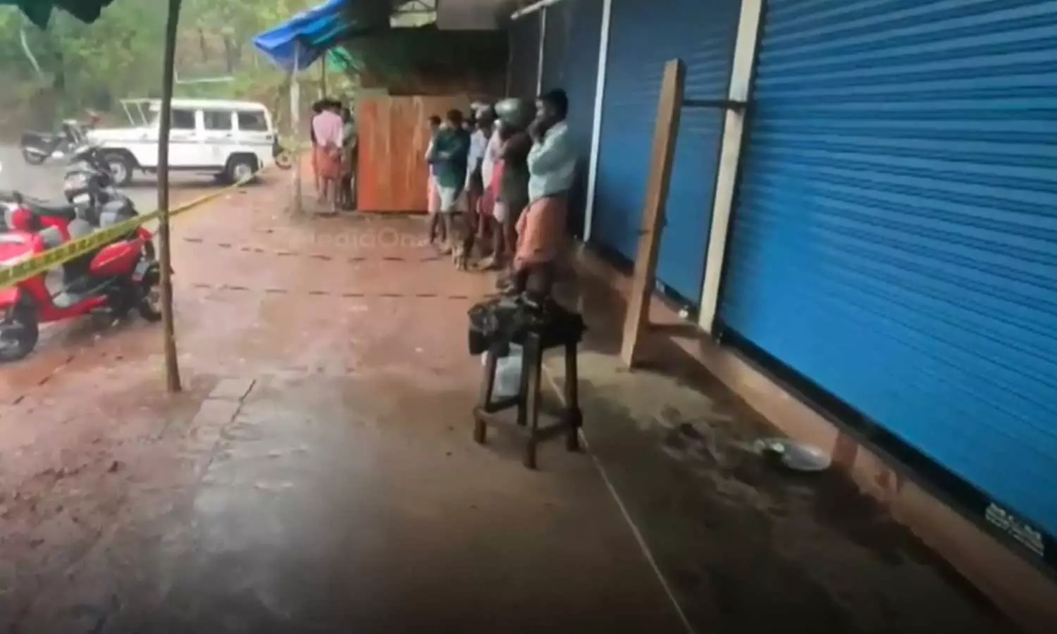 Woman set on fire by pouring paint tinner in Kasargode