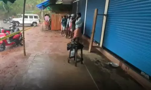 Woman set on fire by pouring paint tinner in Kasargode