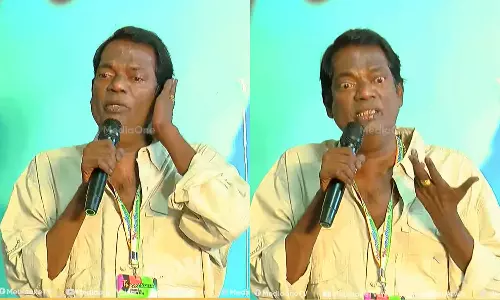 All the girls are talking on the phone Says Actor Salim Kumar