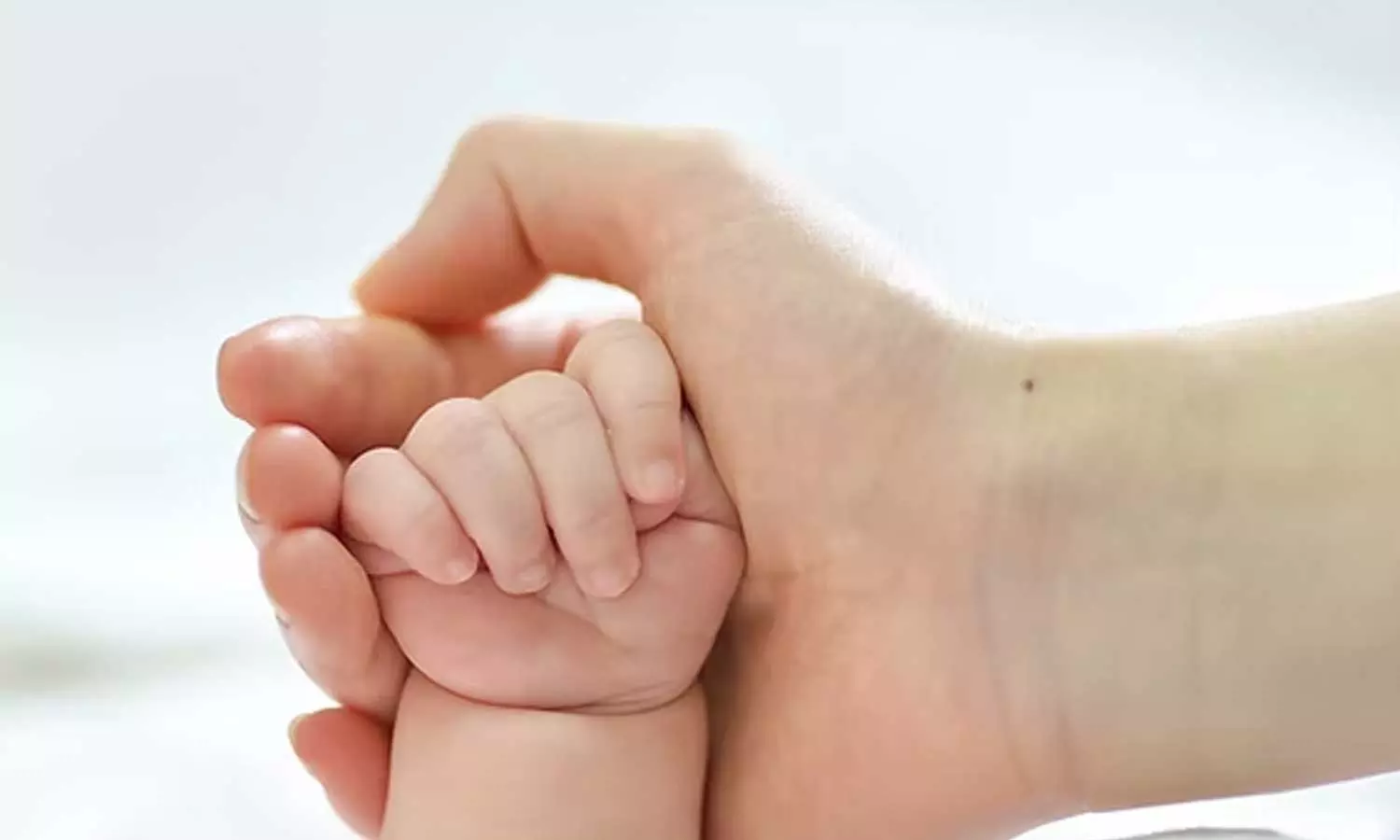 വീട്ടി​ലെ പ്രസവം: ആളെക്കൊല്ലി മുറിവൈദ്യന്മാർക്ക് മൂക്കുകയറിടുകയാണ് പരിഹാരം