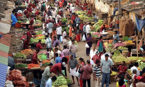 തിരുവനന്തപുരം പാളയം മാർക്കറ്റ് പൊളിക്കാൻ ശ്രമം; നീക്കം കോടതി ഉത്തരവ് മറികടന്ന്