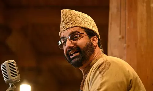 Jammu and Kashmir Mirwaiz claims Muslim body not allowed to hold meeting over Waqf issue