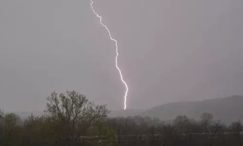 ബിഹാറിൽ ഇടിമിന്നലേറ്റ് 13 മരണം; ധനസഹായം പ്രഖ്യാപിച്ച് മുഖ്യമന്ത്രി നിതീഷ് കുമാര് ബിഹാറിൽ ഇടിമിന്നലേറ്റ് 13 മരണം; ധനസഹായം പ്രഖ്യാപിച്ച് മുഖ്യമന്ത്രി നിതീഷ് കുമാര്