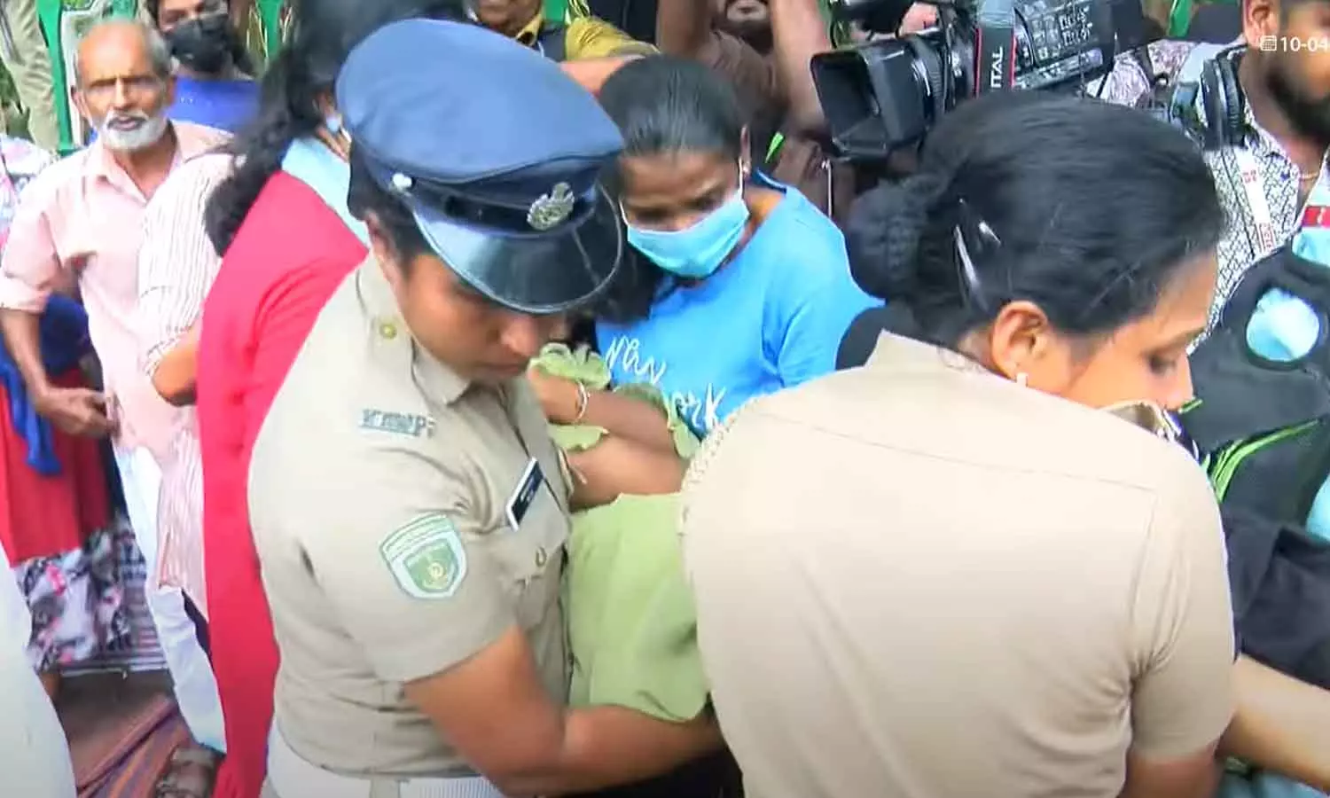 സിപിഒ റാങ്ക് ഹോൾഡേഴ്സിന്റെ സമരം: ചെന്നിത്തലയുടെ കൺമുന്നിൽ കുഴഞ്ഞുവീണ് സിപിഒ ഉദ്യോ​ഗാർഥി