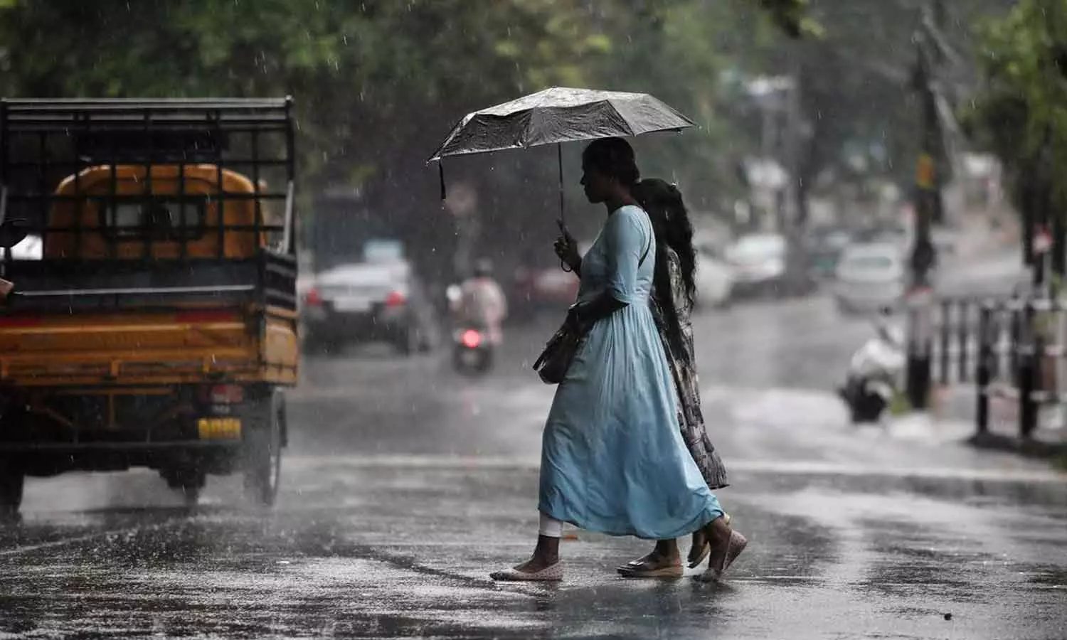 സംസ്ഥാനത്ത് ഇന്നും മഴ തുടരും; മൂന്ന് ജില്ലകളിൽ യെല്ലോ അലർട്ട് സംസ്ഥാനത്ത് ഇന്നും മഴ തുടരും; മൂന്ന് ജില്ലകളിൽ യെല്ലോ അലർട്ട്