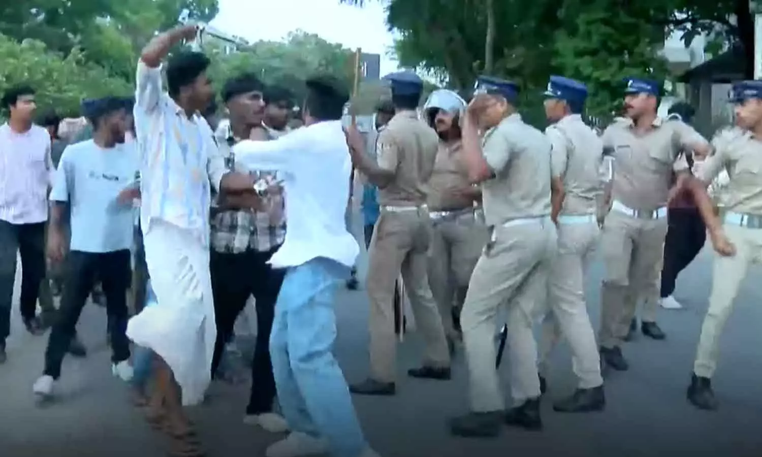 കേരള സർവകലാശാല സംഘർഷം: SFI -KSU നേതാക്കൾക്കെതിരെ കേസെടുത്തു