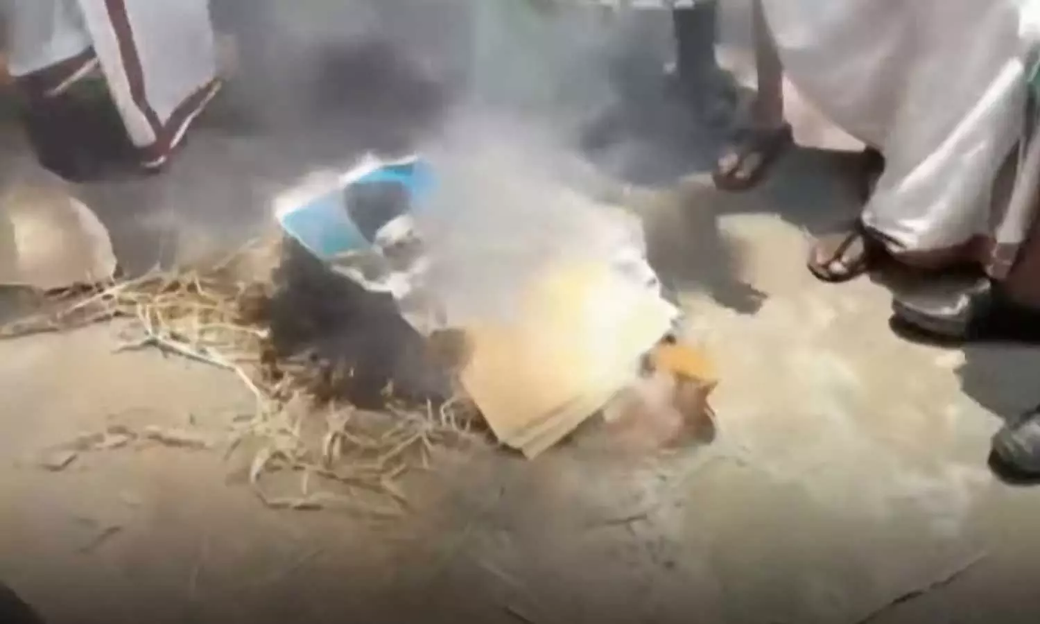 ഭിന്നശേഷിക്കാരുടെ കെട്ടിടത്തിന് ഹെഡ്ഗേവാറിന്റെ പേര് : പാലക്കാട് വീണ്ടും സംഘർഷം ഭിന്നശേഷിക്കാരുടെ കെട്ടിടത്തിന് ഹെഡ്ഗേവാറിന്റെ പേര് : പാലക്കാട് വീണ്ടും സംഘർഷം