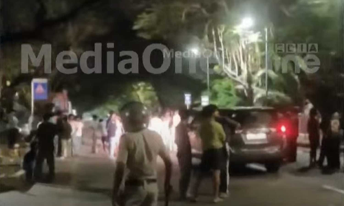 എറണാകുളം ജില്ലാ കോടതിയിൽ അഭിഭാഷകരും മഹാരാജാസ് കോളജ് വിദ്യാർഥികളും തമ്മിൽ ഏറ്റുമുട്ടൽ