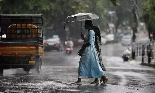 സംസ്ഥാനത്ത് ഇന്നും മഴ തുടരും; മൂന്ന് ജില്ലകളിൽ യെല്ലോ അലർട്ട്