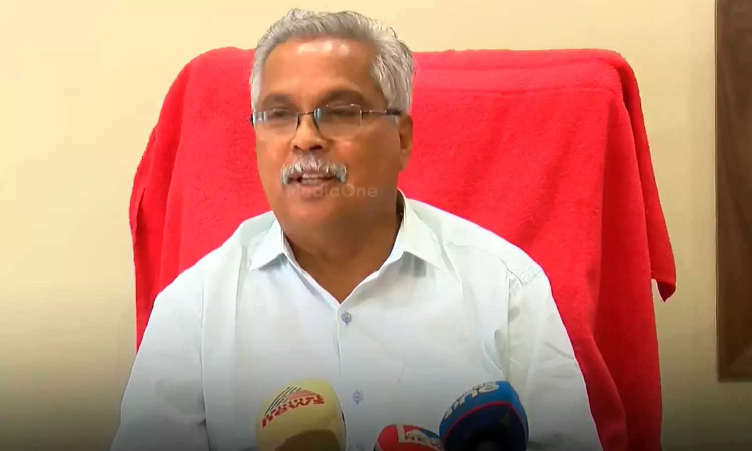 ആരിഫ് മുഹമ്മദ് ഖാൻ നടന്ന വഴിയിൽ ഇപ്പോഴത്തെ ഗവർണർ സഞ്ചരിക്കരുത്; ബിനോയ് വിശ്വം ആരിഫ് മുഹമ്മദ് ഖാൻ നടന്ന വഴിയിൽ ഇപ്പോഴത്തെ ഗവർണർ സഞ്ചരിക്കരുത്; ബിനോയ് വിശ്വം