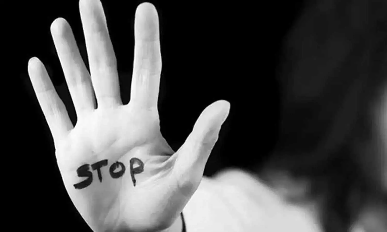 കോഴിക്കോട് ഫറോക്കിൽ 15കാരിയെ സുഹൃത്തുക്കൾ  പീഡിപ്പിച്ചു