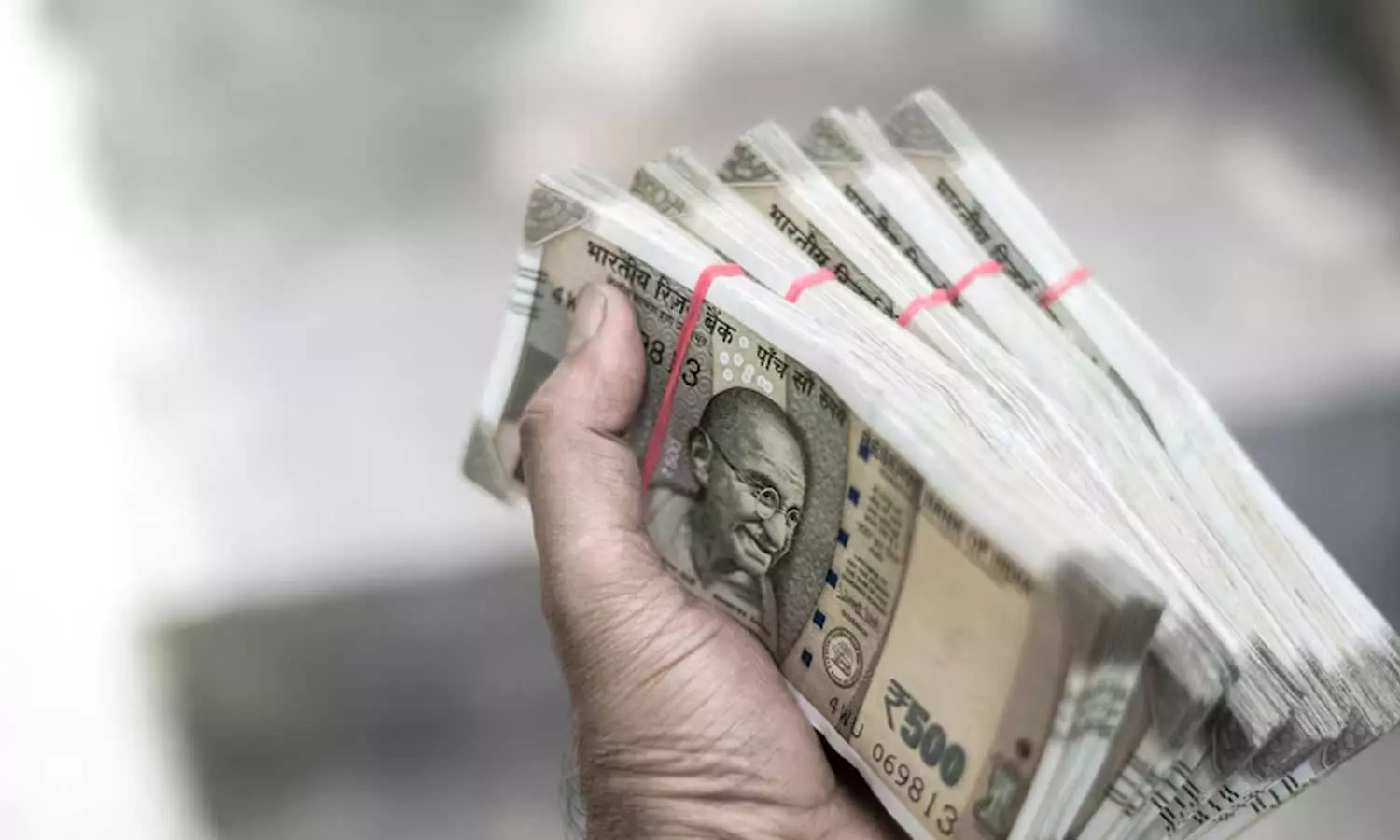 ഹണിട്രാപ്പിൽ കുടുക്കി ഒന്നരക്കോടി തട്ടി; ദമ്പതികൾക്കും സുഹൃത്തിനുമെതിരെ കേസ് ഹണിട്രാപ്പിൽ കുടുക്കി ഒന്നരക്കോടി തട്ടി; ദമ്പതികൾക്കും സുഹൃത്തിനുമെതിരെ കേസ്