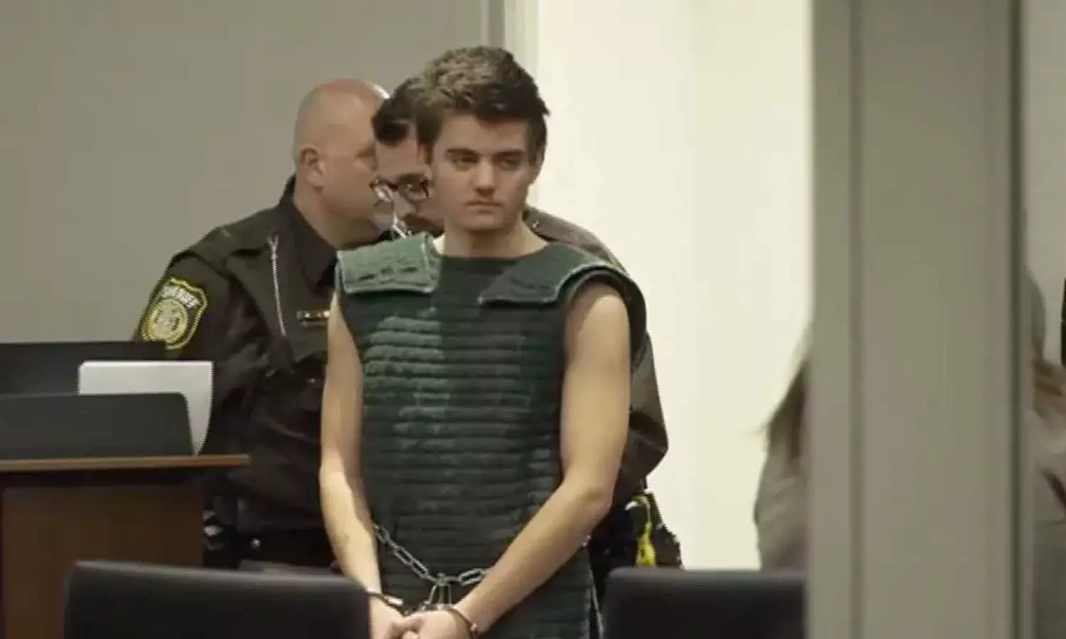 ട്രംപിനെ വധിക്കണം; പണം കണ്ടെത്താൻ മാതാപിതാക്കളെ കൊലപ്പെടുത്തി 17കാരൻ ട്രംപിനെ വധിക്കണം; പണം കണ്ടെത്താൻ മാതാപിതാക്കളെ കൊലപ്പെടുത്തി 17കാരൻ