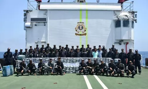 ഗുജറാത്ത് തീരത്ത് വന്‍ലഹരിവേട്ട; 1800 കോടി രൂപയുടെ മയക്കുമരുന്ന് പിടികൂടി