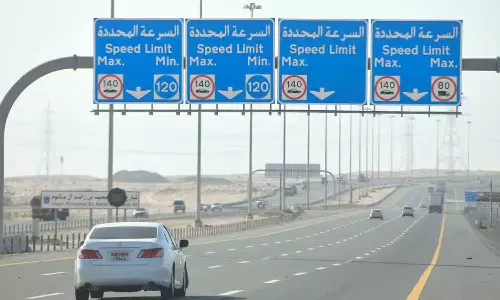 അബൂദബിയിൽ റോഡിലെ മിനിമം വേഗപരിധി എടുത്തുകളഞ്ഞു