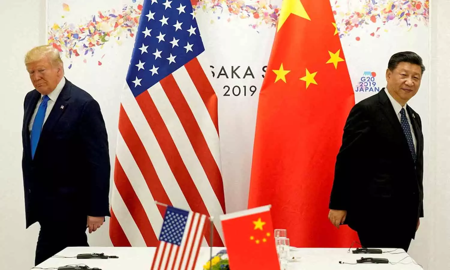 രണ്ടും കൽപ്പിച്ച് ട്രംപ്; ചൈനയ്ക്കുള്ള ഇറക്കുമതി തീരുവ 245 ശതമാനമായി ഉയർത്തി രണ്ടും കൽപ്പിച്ച് ട്രംപ്; ചൈനയ്ക്കുള്ള ഇറക്കുമതി തീരുവ 245 ശതമാനമായി ഉയർത്തി