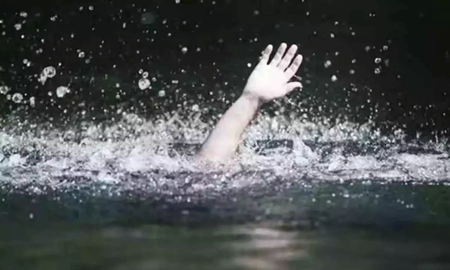 കുറ്റിപ്പുറത്ത് ഭാരതപ്പുഴയിൽ കുളിക്കാൻ ഇറങ്ങിയ ബന്ധുക്കളായ രണ്ടുപേർ മുങ്ങി മരിച്ചു