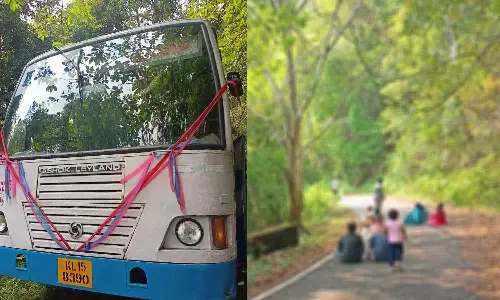 കെഎസ്ആർടിസി പാക്കേജിൽ ഗവിയിലേക്ക് വിനോദ യാത്ര പോയ 38 അംഗ സംഘം വനത്തിൽ കുടുങ്ങി