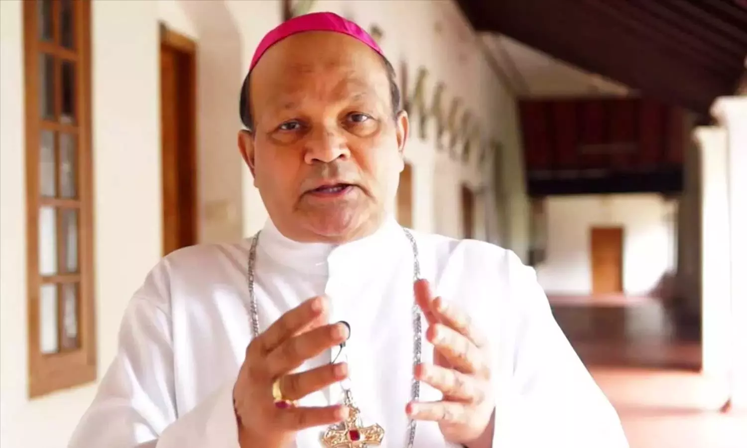 മുനമ്പത്ത് ലത്തീൻസഭയുടെ ചുവടുമാറ്റം; സംസ്ഥാന സർക്കാറിനെ പിന്തുണച്ച് ആർച്ച് ബിഷപ്പ് വർഗീസ് ചക്കാലക്കൽ മുനമ്പത്ത് ലത്തീൻസഭയുടെ ചുവടുമാറ്റം; സംസ്ഥാന സർക്കാറിനെ പിന്തുണച്ച് ആർച്ച് ബിഷപ്പ് വർഗീസ് ചക്കാലക്കൽ