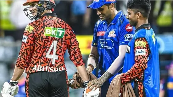 ഇന്ന് കുറിപ്പൊന്നുമില്ലേ..?; അഭിഷേകിന്റെ പോക്കറ്റ് പരിശോധിച്ച് സൂര്യ- വീഡിയോ വൈറല് ഇന്ന് കുറിപ്പൊന്നുമില്ലേ..?; അഭിഷേകിന്റെ പോക്കറ്റ് പരിശോധിച്ച് സൂര്യ- വീഡിയോ വൈറല്