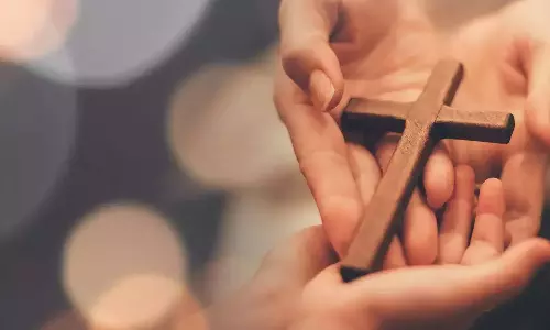 യേശുക്രിസ്തുവിന്റെ കുരിശുമരണ സ്മരണയിൽ ഇന്ന് ദുഃഖവെള്ളി; ദേവാലയങ്ങളില് പ്രത്യേക പ്രാർഥനകള് നടക്കും യേശുക്രിസ്തുവിന്റെ കുരിശുമരണ സ്മരണയിൽ ഇന്ന് ദുഃഖവെള്ളി; ദേവാലയങ്ങളില് പ്രത്യേക പ്രാർഥനകള് നടക്കും