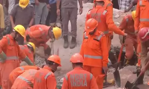 ഡൽഹിയിൽ നിർമാണത്തിലിരുന്ന കെട്ടിടം തകർന്നുവീണു; നാല് മരണം