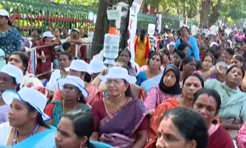 ആശാവർക്കർമാരുടെ വിരമിക്കൽ പ്രായം 62 വയസ്സാക്കിയ തീരുമാനം സംസ്ഥാന സർക്കാർ മരവിപ്പിച്ചു