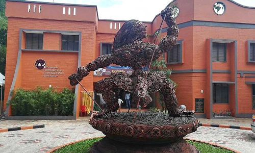 കുട്ടികൾക്ക് ആസ്വാദനക്കുറിപ്പ് എഴുതാൻ ഭീതിതമായ വീഡിയോ നൽകി; ചലച്ചിത്ര അക്കാദമിയിൽ വിവാദം