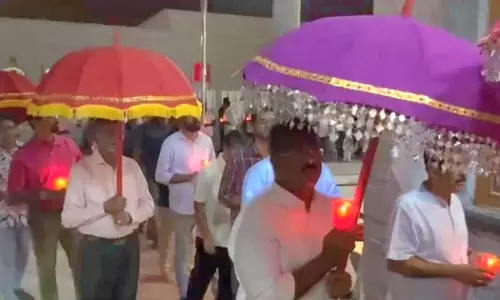 ഈസ്റ്റർ ആഘോഷം; വിവിധ പള്ളികളിൽ പ്രത്യേക ശുശ്രൂഷകൾ നടന്നു ഈസ്റ്റർ ആഘോഷം; വിവിധ പള്ളികളിൽ പ്രത്യേക ശുശ്രൂഷകൾ നടന്നു