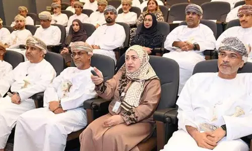 തൊഴിൽ വിപണിയിൽ ഉന്നത ബിരുദധാരികളായ ഒമാനികളുടെ സാന്നിധ്യം; സർവേയുമായി ഒമാൻ തൊഴിൽ വിപണിയിൽ ഉന്നത ബിരുദധാരികളായ ഒമാനികളുടെ സാന്നിധ്യം; സർവേയുമായി ഒമാൻ