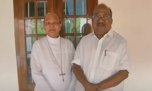 മുനമ്പത്ത് പ്രശ്ന പരിഹാര നീക്കവുമായി സർക്കാർ; കെ.വി തോമസ് ആര്‍ച്ച് ബിഷപ്പ് വര്‍ഗീസ് ചക്കാലയ്‌‍ക്കലുമായി കൂടിക്കാഴ്ച നടത്തി